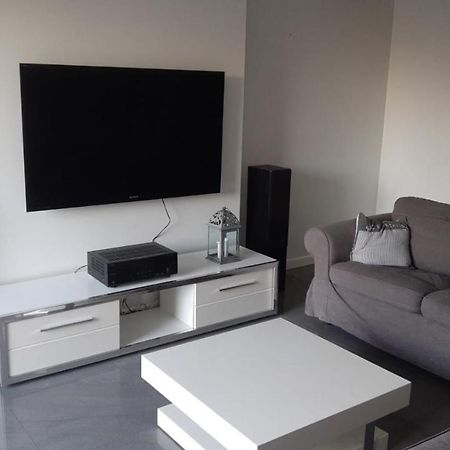 Apartamento Dom Dabrowka Poznan Paledzie Exterior foto