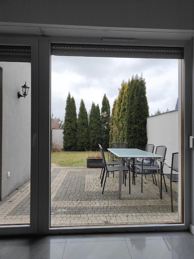 Apartamento Dom Dabrowka Poznan Paledzie Exterior foto