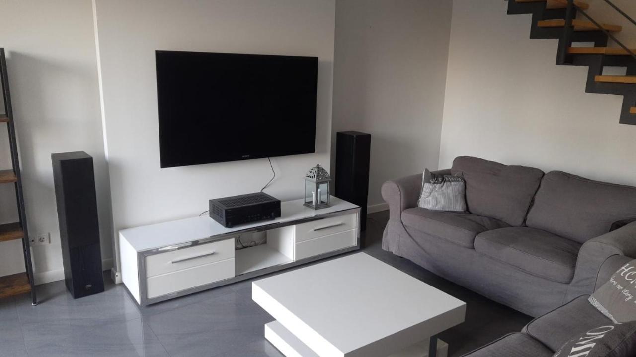 Apartamento Dom Dabrowka Poznan Paledzie Exterior foto