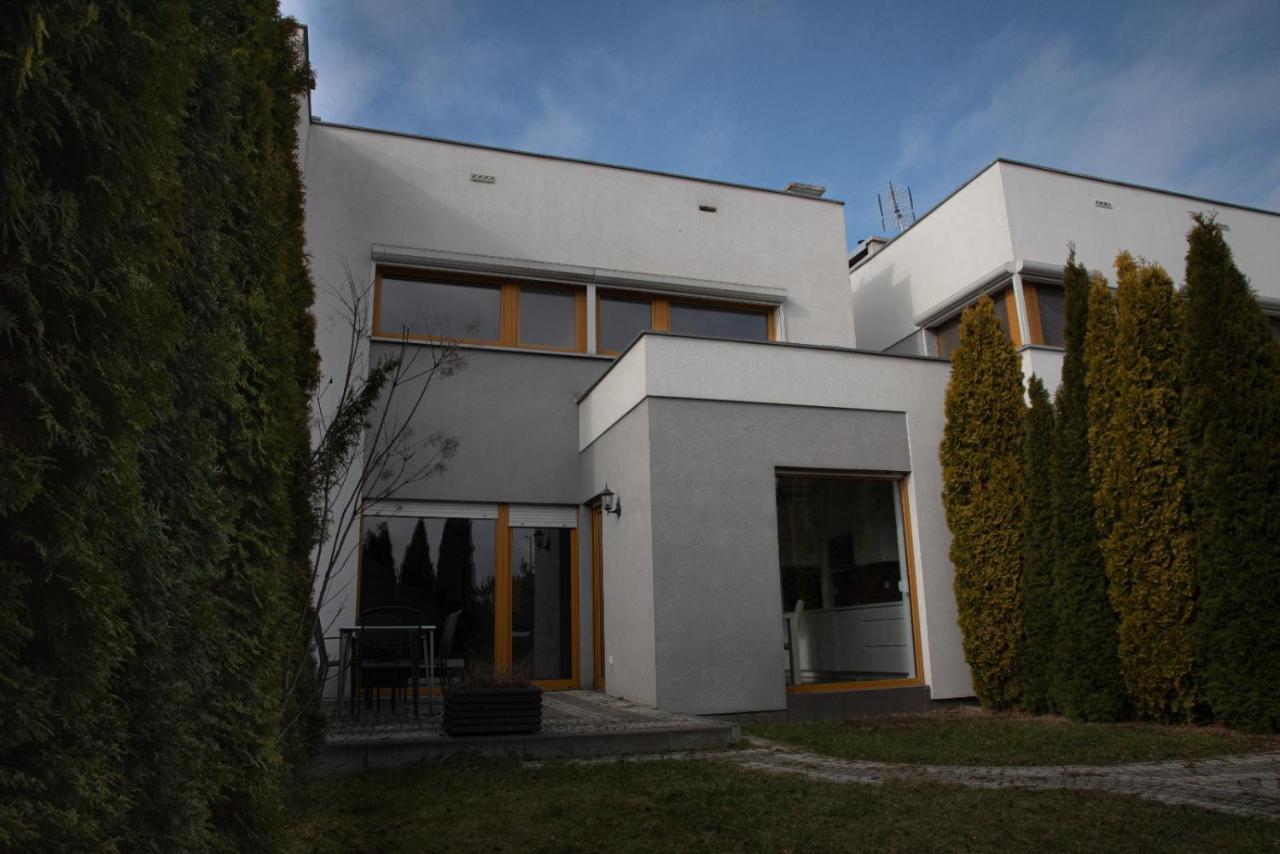 Apartamento Dom Dabrowka Poznan Paledzie Exterior foto