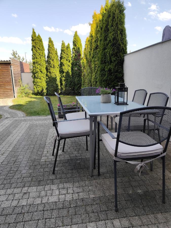 Apartamento Dom Dabrowka Poznan Paledzie Exterior foto